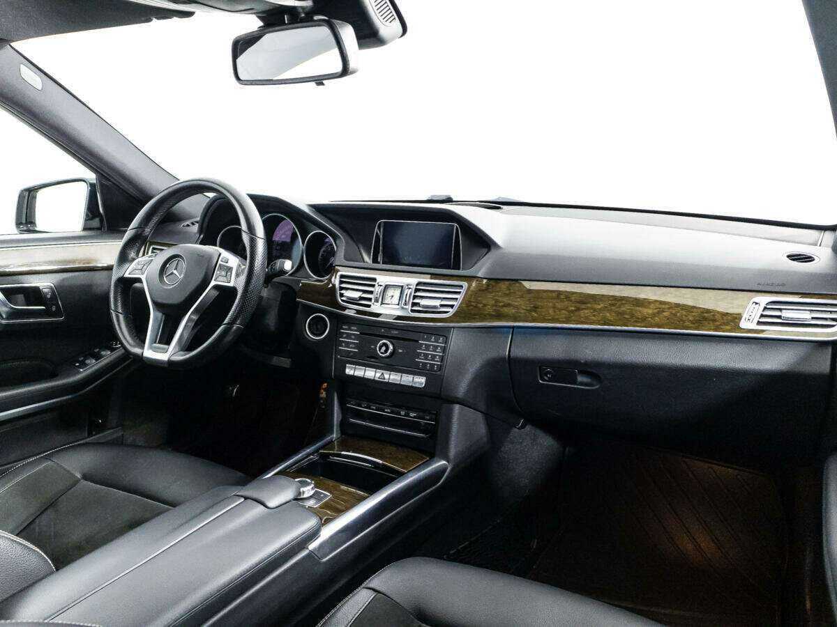 Б/У Мерседес-Бенц Е-Класс 2015 года. Фото: #8