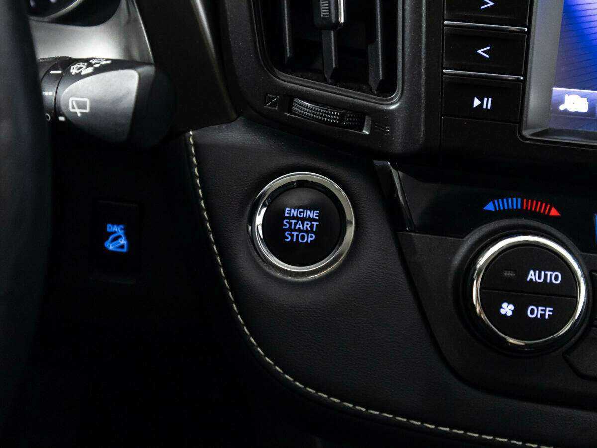 Б/У Тойота Рав4 2018 года. Фото: #17