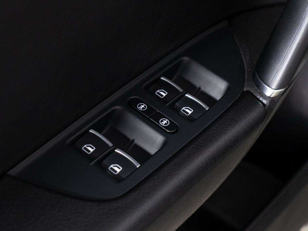 Б/У Фольксваген Туарег 2015 года. Фото: #16