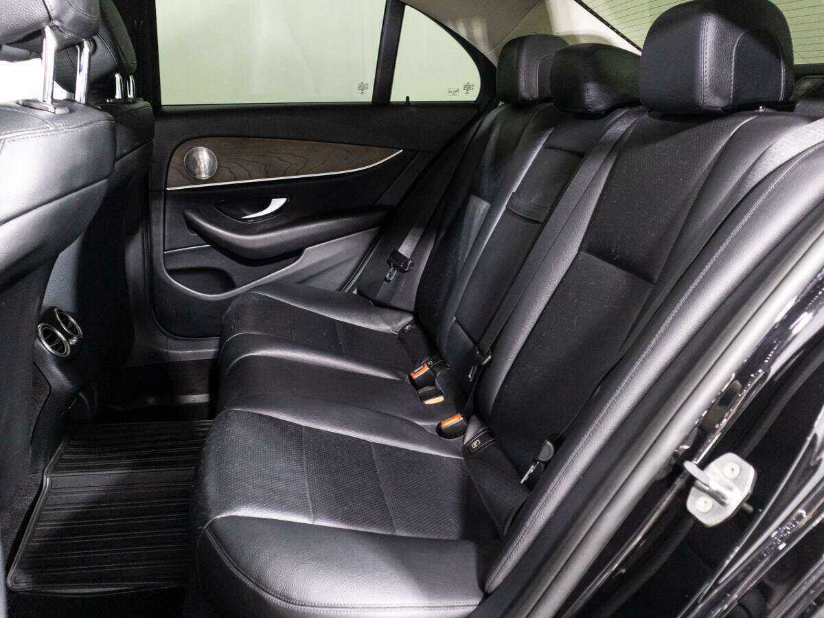 Б/У Мерседес-Бенц Е-Класс 2017 года. Фото: #9