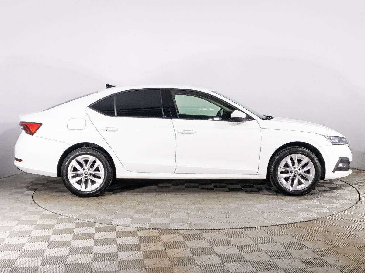 Б/У Шкода Октавия 2021 года. Фото: #3