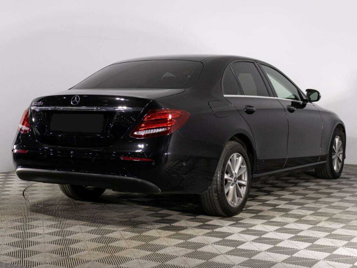 Б/У Мерседес-Бенц Е-Класс 2019 года. Фото: #4