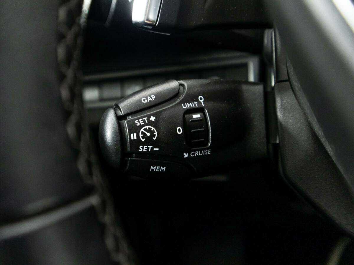 Б/У Пежо 3008 2018 года. Фото: #17