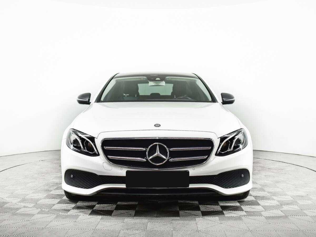 Б/У Мерседес-Бенц Е-Класс 2016 года. Фото: #1