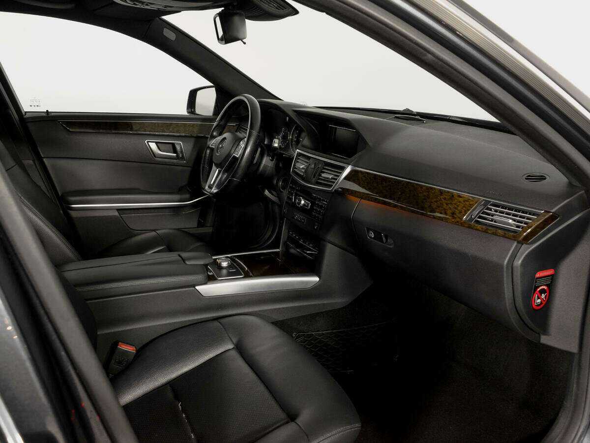 Б/У Мерседес-Бенц Е-Класс 2012 года. Фото: #8