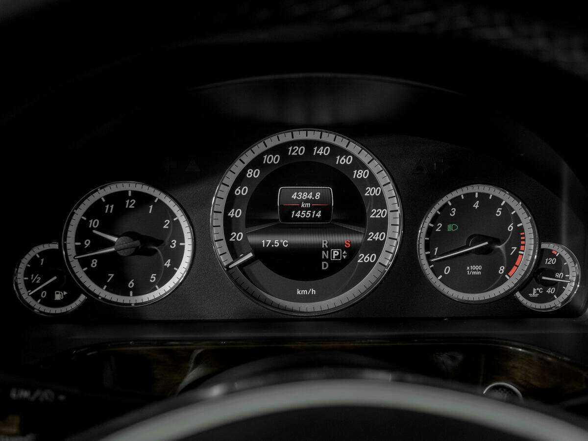 Б/У Мерседес-Бенц Е-Класс 2012 года. Фото: #10