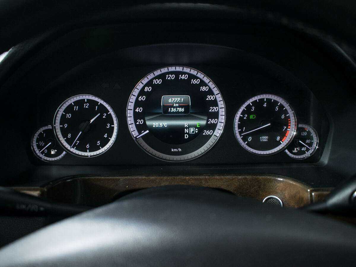 Б/У Мерседес-Бенц Е-Класс 2012 года. Фото: #11