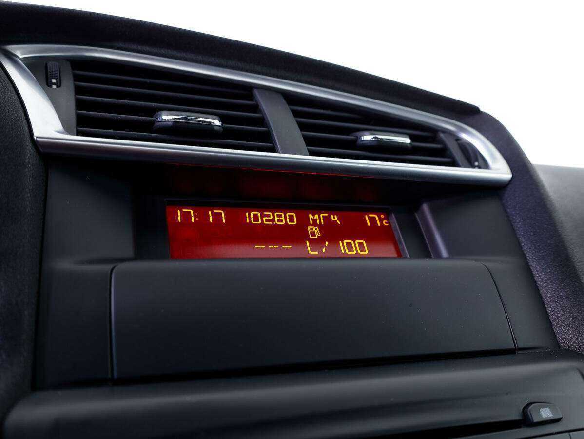 Б/У Ситроен Ц4 2013 года. Фото: #12