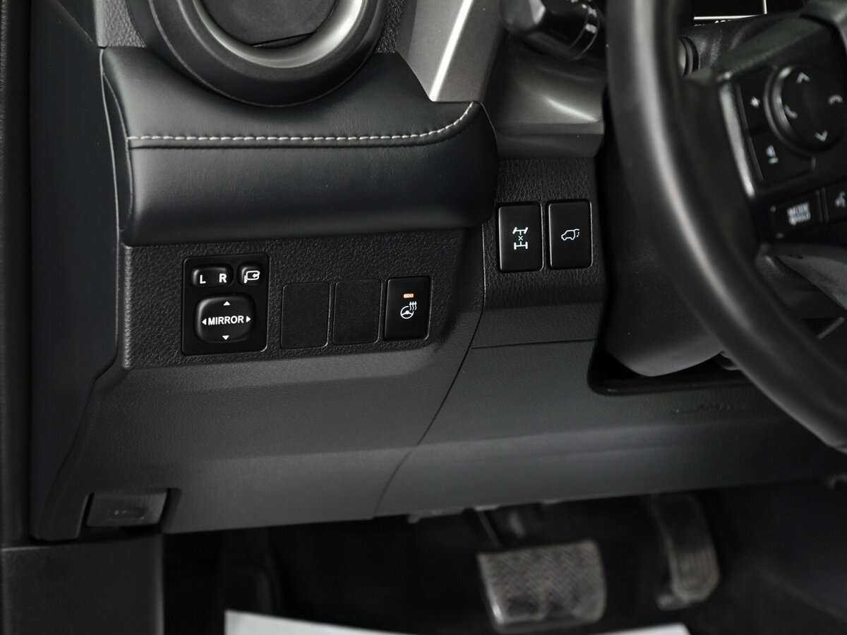 Б/У Тойота Рав4 2018 года. Фото: #8