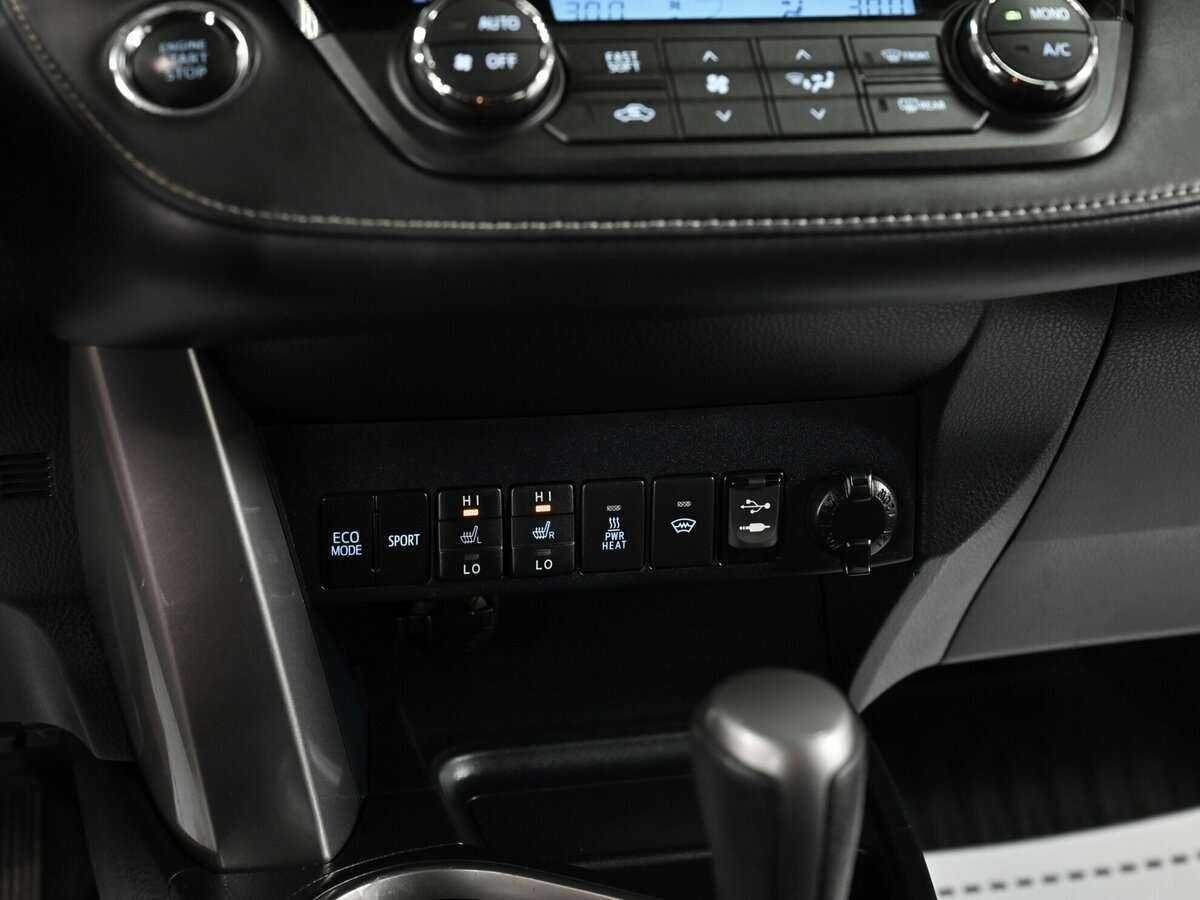 Б/У Тойота Рав4 2018 года. Фото: #12