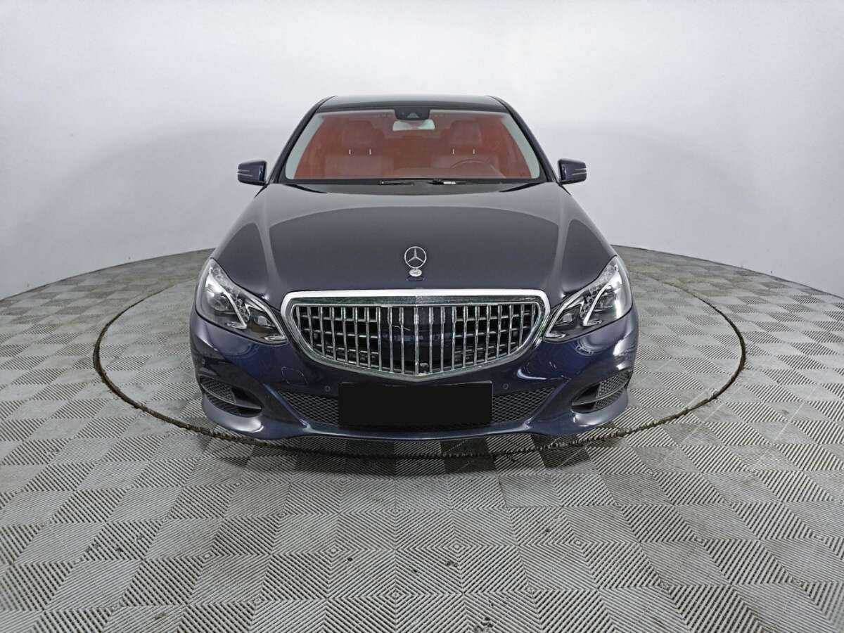 Б/У Мерседес-Бенц Е-Класс 2013 года. Фото: #1