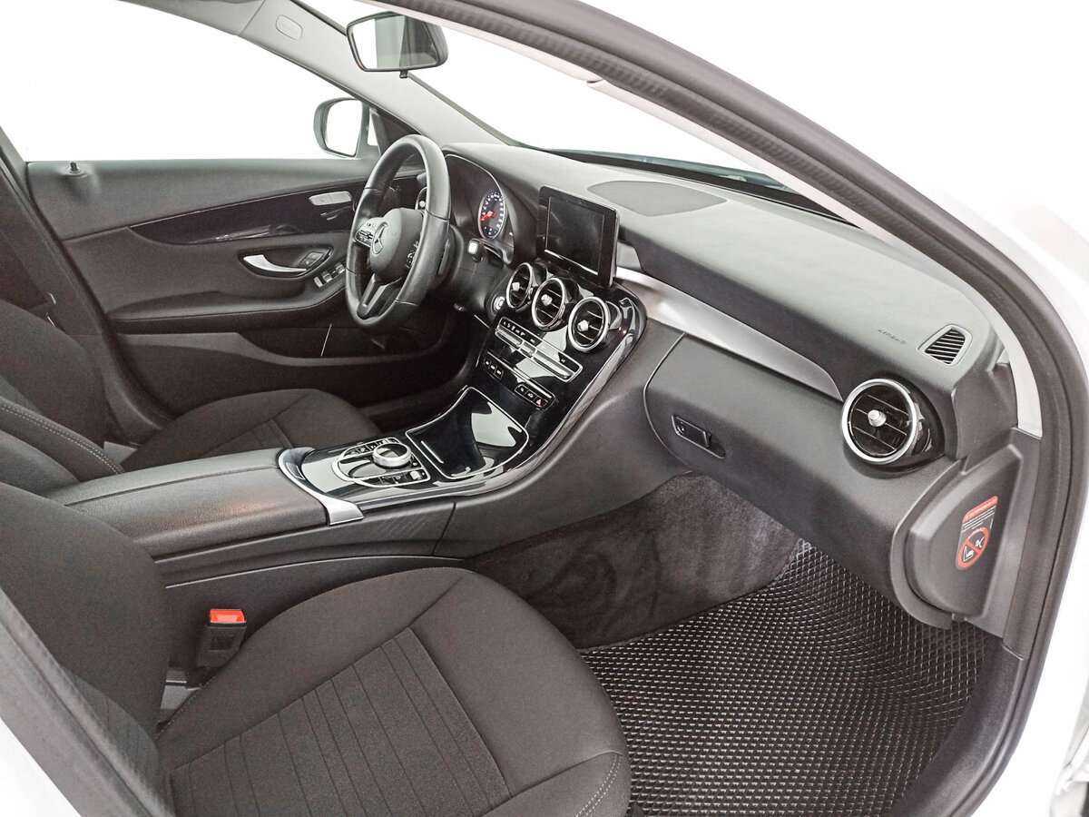 Б/У Мерседес-Бенц Ц-Класс 2018 года. Фото: #8