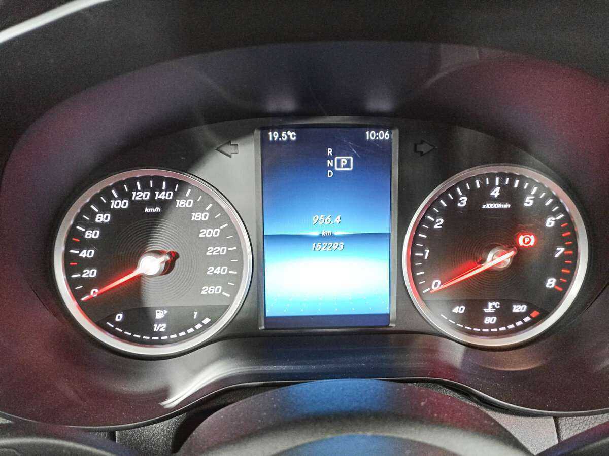 Б/У Мерседес-Бенц Ц-Класс 2018 года. Фото: #10