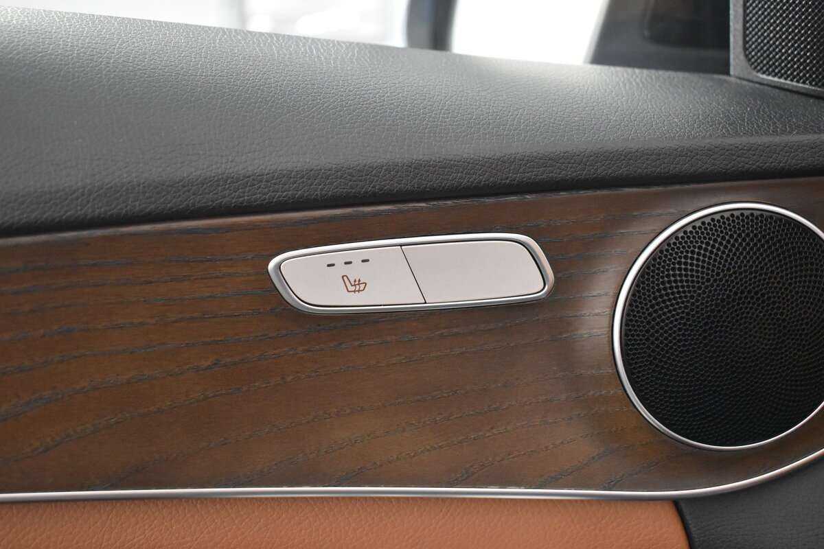 Б/У Мерседес-Бенц Ц-Класс 2018 года. Фото: #8