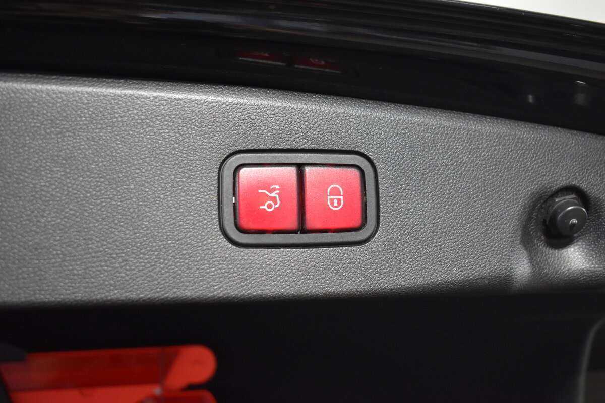 Б/У Мерседес-Бенц Е-Класс 2013 года. Фото: #6