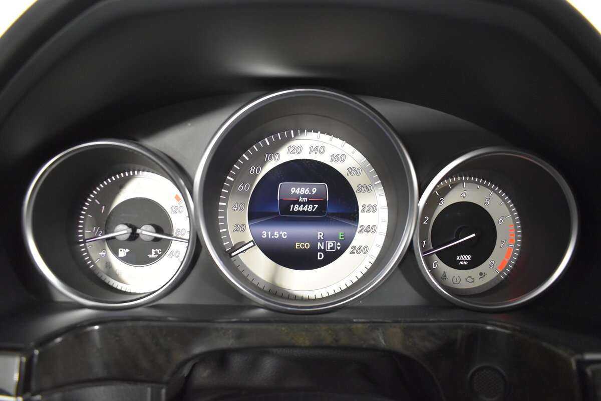 Б/У Мерседес-Бенц Е-Класс 2013 года. Фото: #16