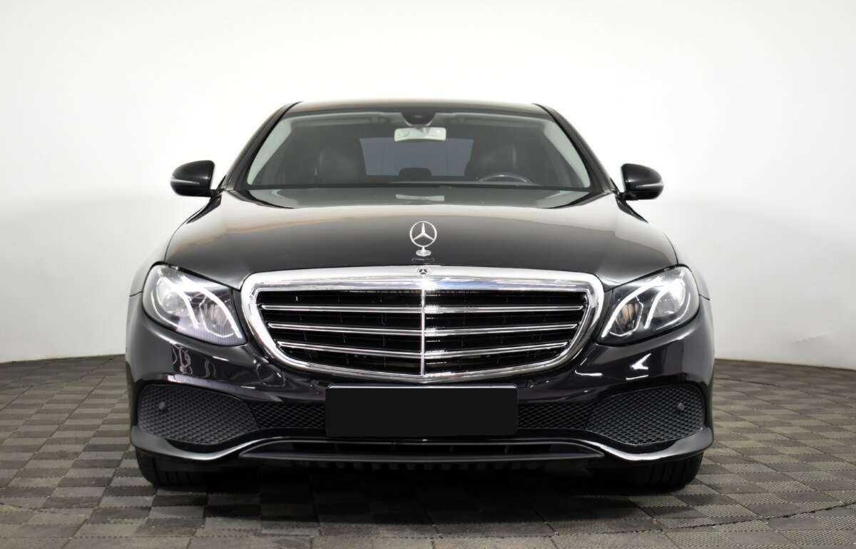 Б/У Мерседес-Бенц Е-Класс 2018 года. Фото: #1