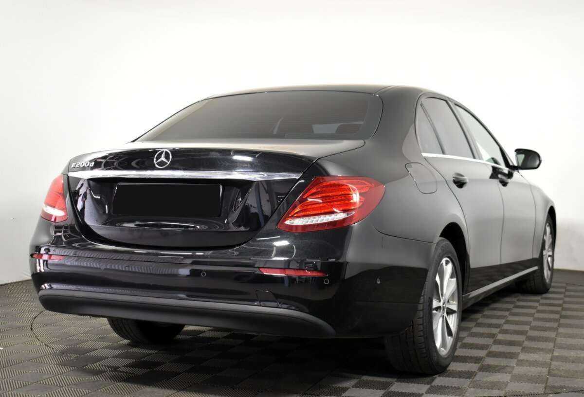 Б/У Мерседес-Бенц Е-Класс 2018 года. Фото: #3