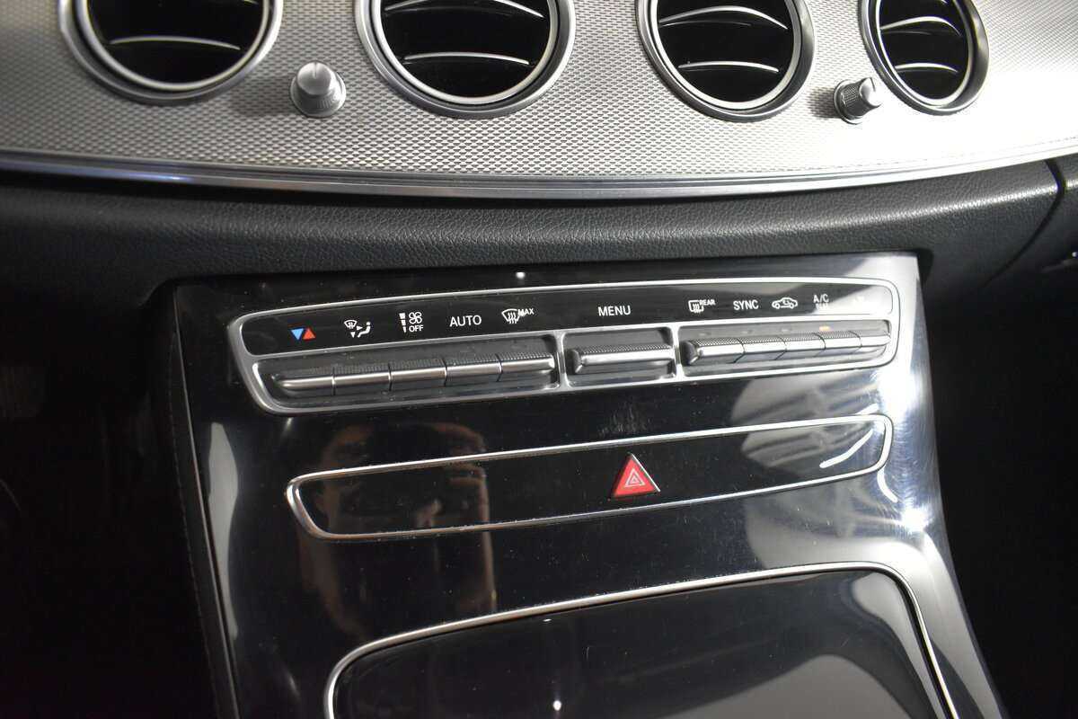 Б/У Мерседес-Бенц Е-Класс 2018 года. Фото: #17