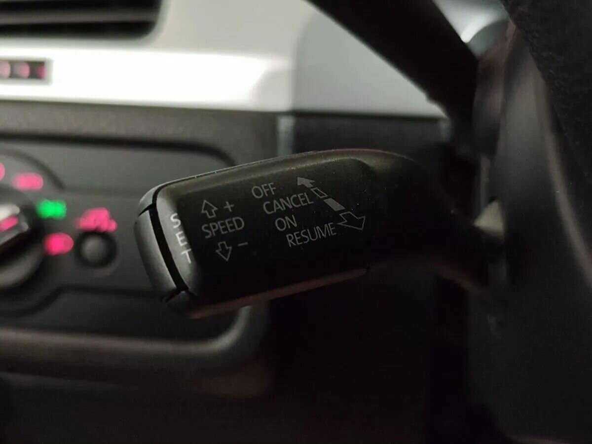 Б/У Фольксваген Туарег 2014 года. Фото: #14