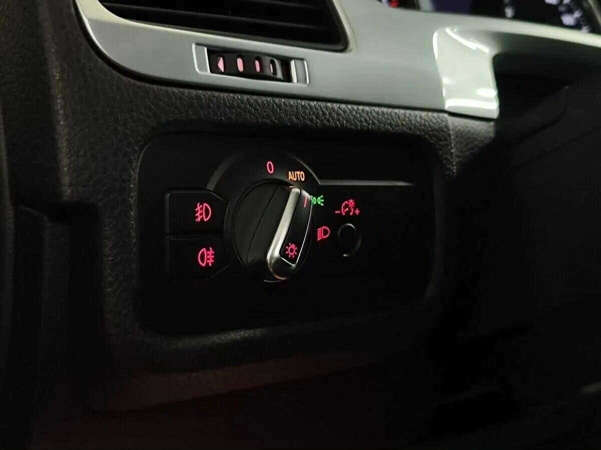 Б/У Фольксваген Туарег 2014 года. Фото: #18