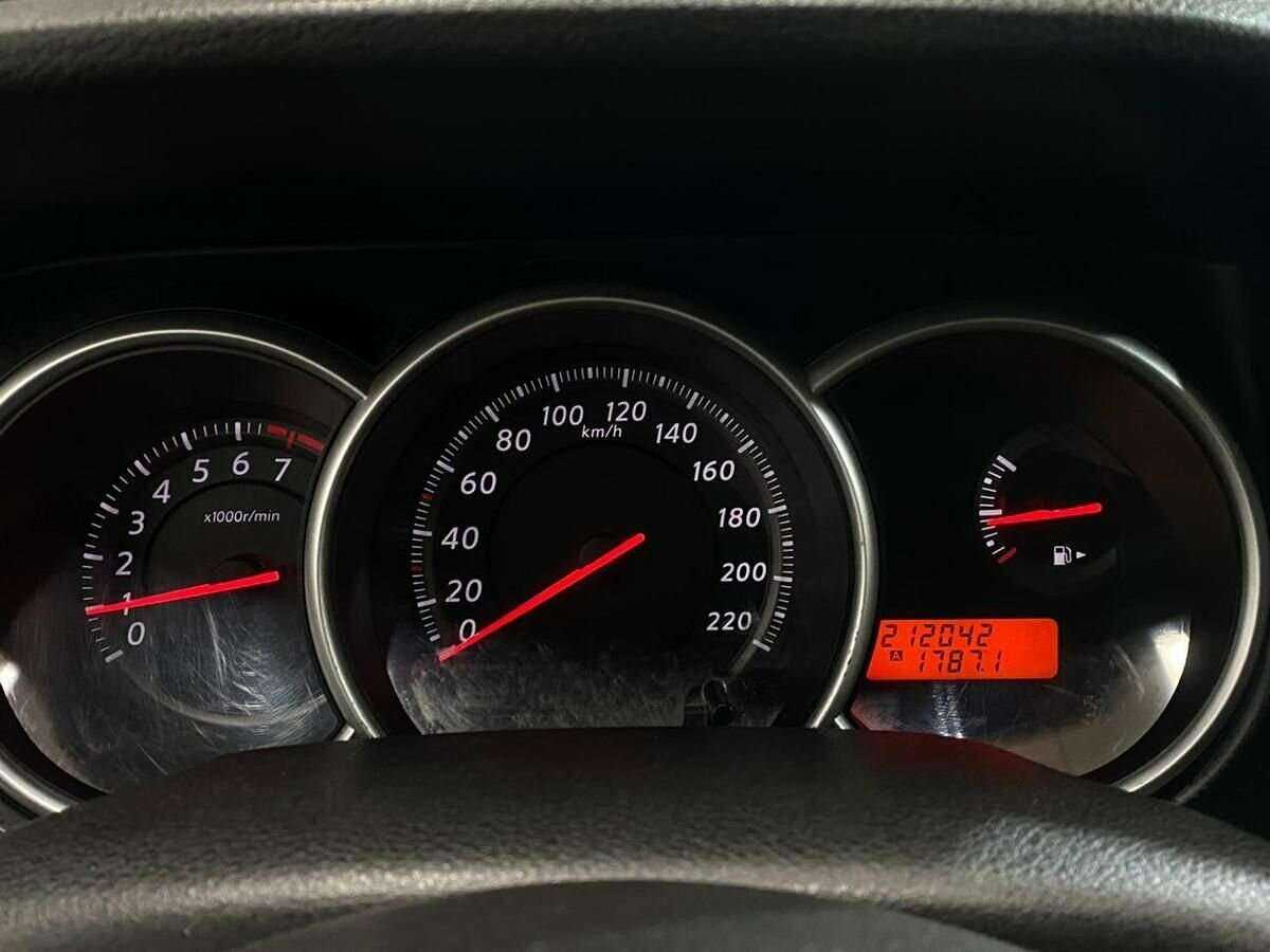 Б/У Ниссан Тиида 2013 года. Фото: #11