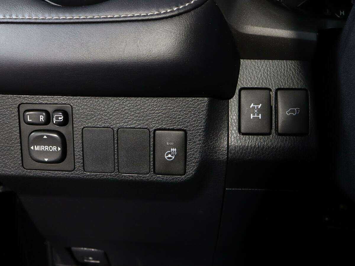 Б/У Тойота Рав4 2017 года. Фото: #16