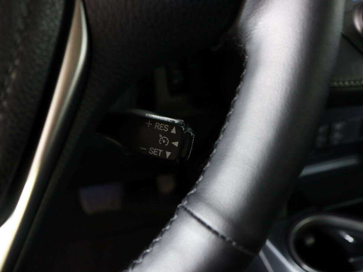 Б/У Тойота Рав4 2017 года. Фото: #17