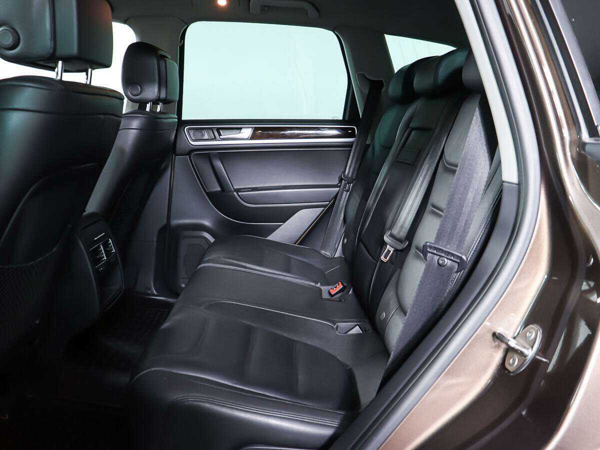 Б/У Фольксваген Туарег 2013 года. Фото: #9