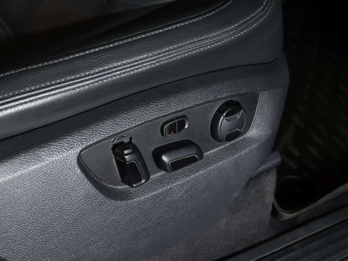 Б/У Фольксваген Туарег 2013 года. Фото: #15