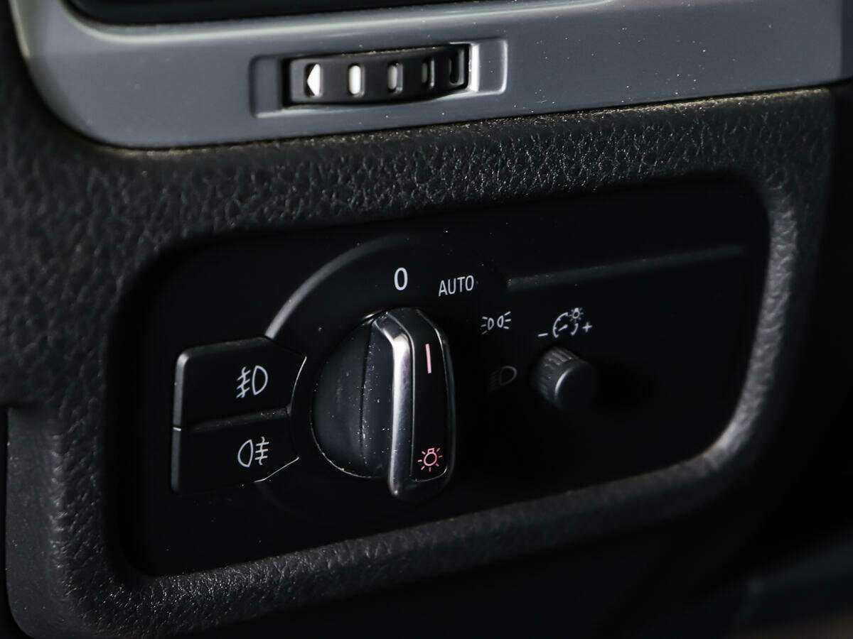 Б/У Фольксваген Туарег 2013 года. Фото: #18