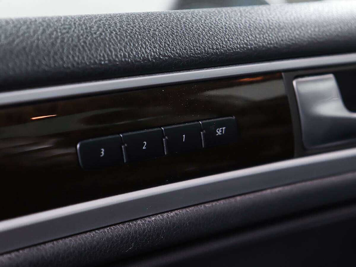 Б/У Фольксваген Туарег 2013 года. Фото: #19