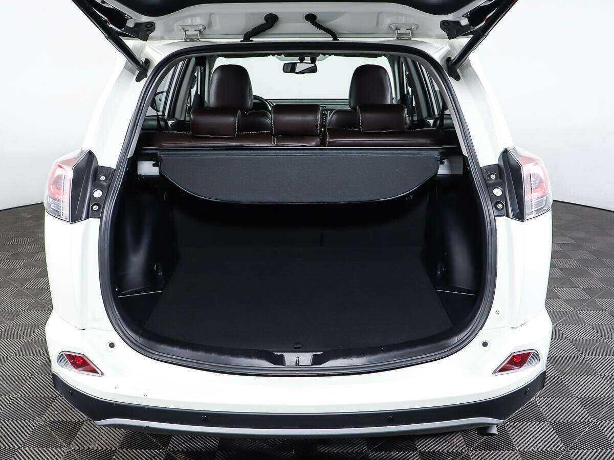 Б/У Тойота Рав4 2018 года. Фото: #7