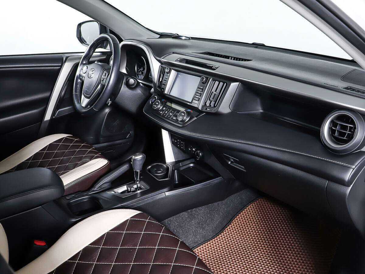 Б/У Тойота Рав4 2018 года. Фото: #8