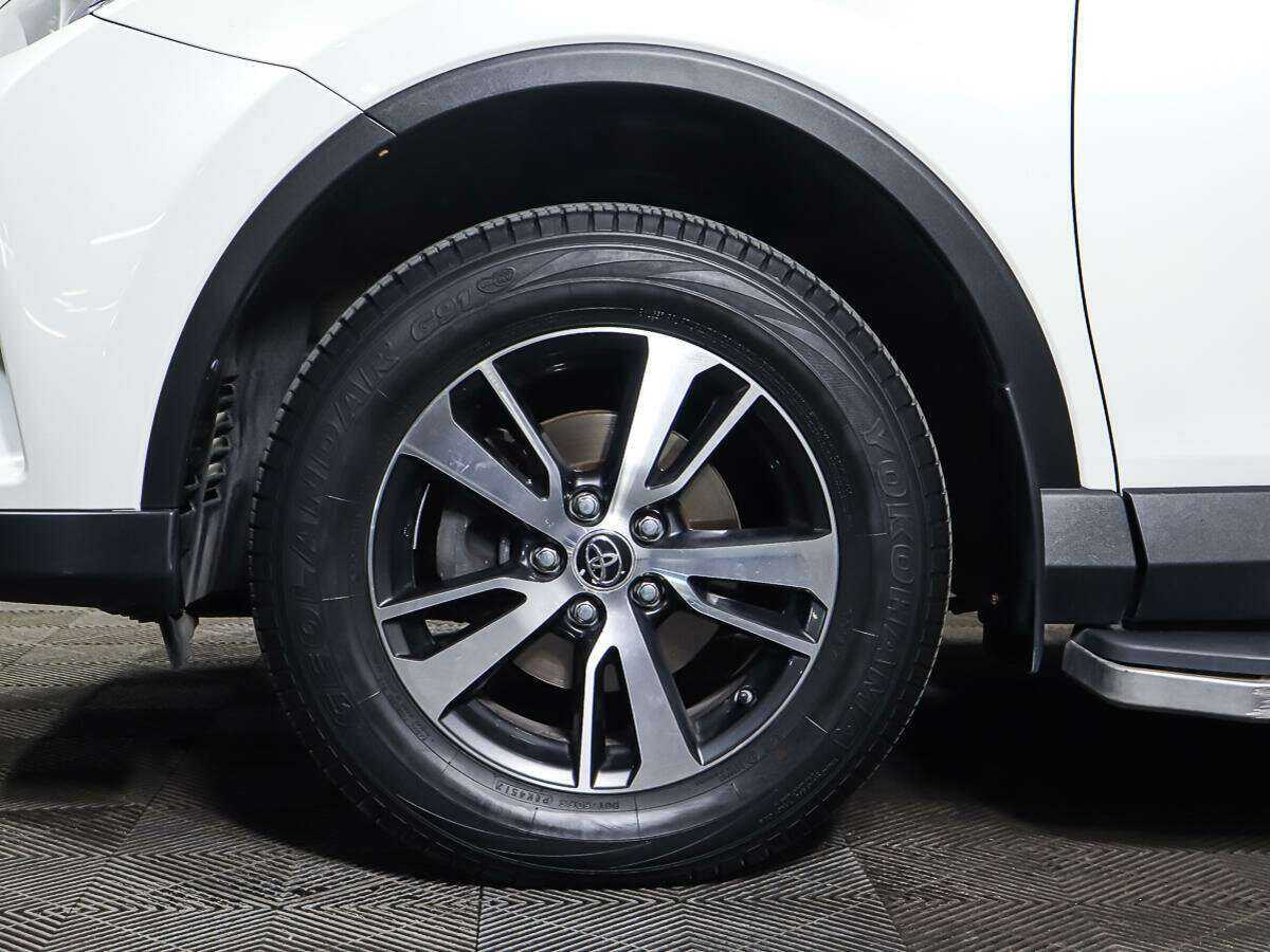 Б/У Тойота Рав4 2018 года. Фото: #21