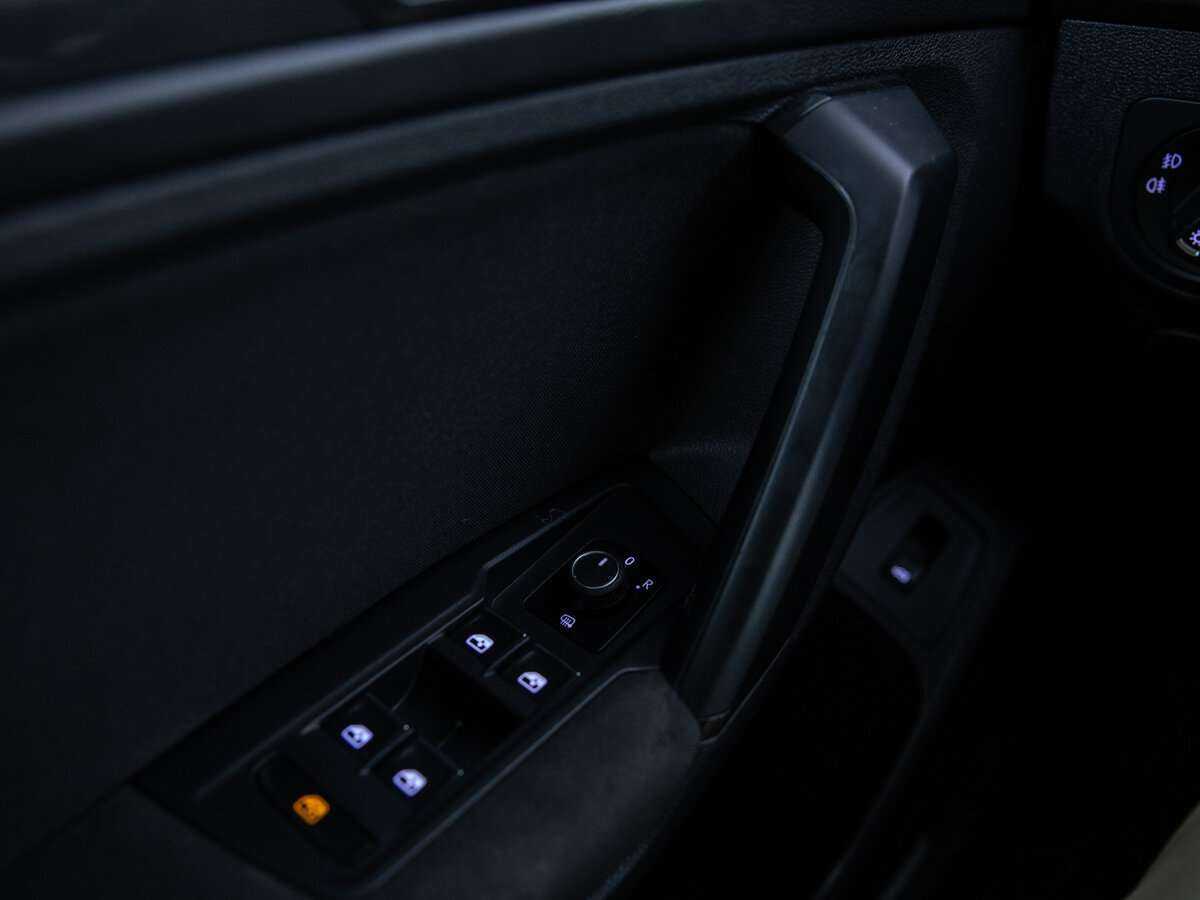 Б/У Фольксваген Тигуан 2017 года. Фото: #11