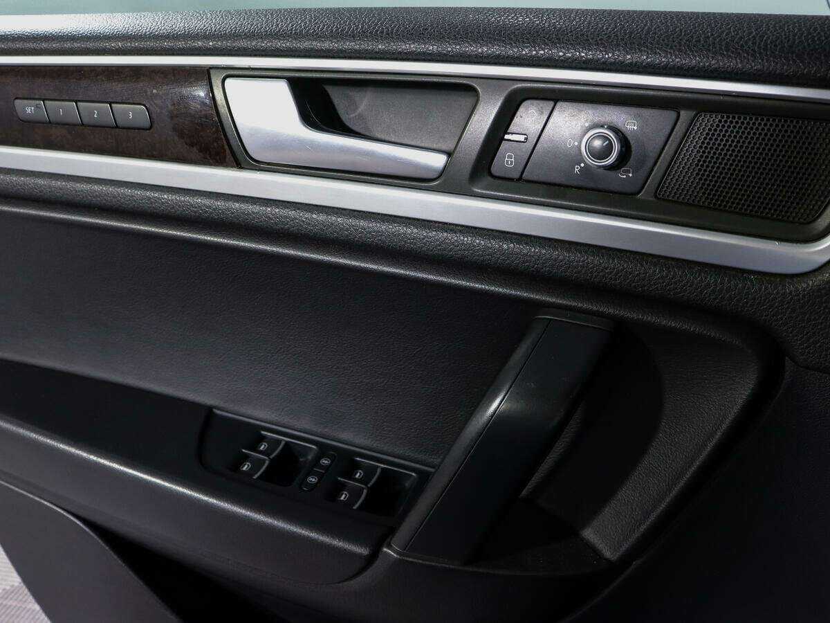 Б/У Фольксваген Туарег 2012 года. Фото: #18