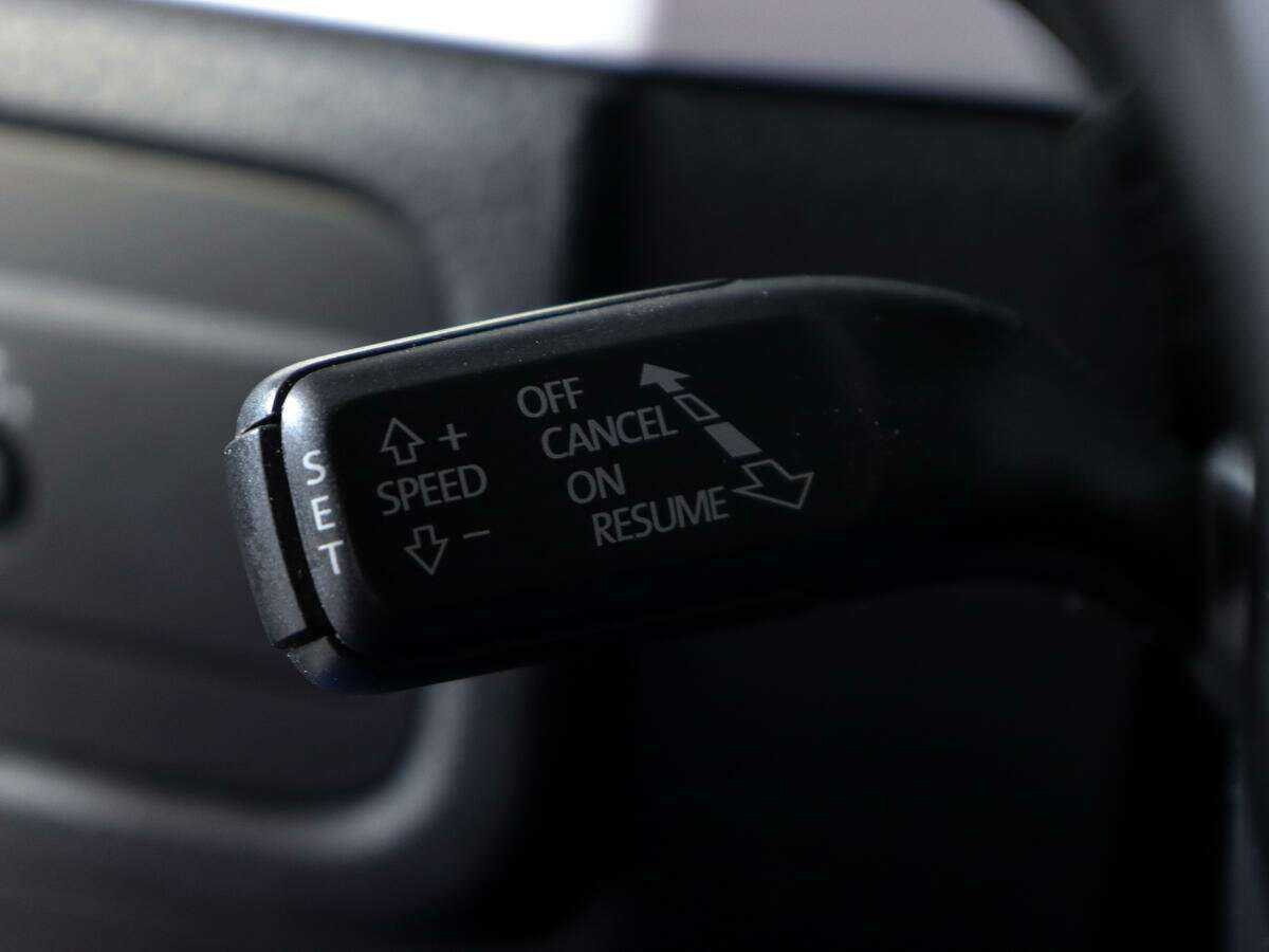 Б/У Фольксваген Туарег 2012 года. Фото: #23