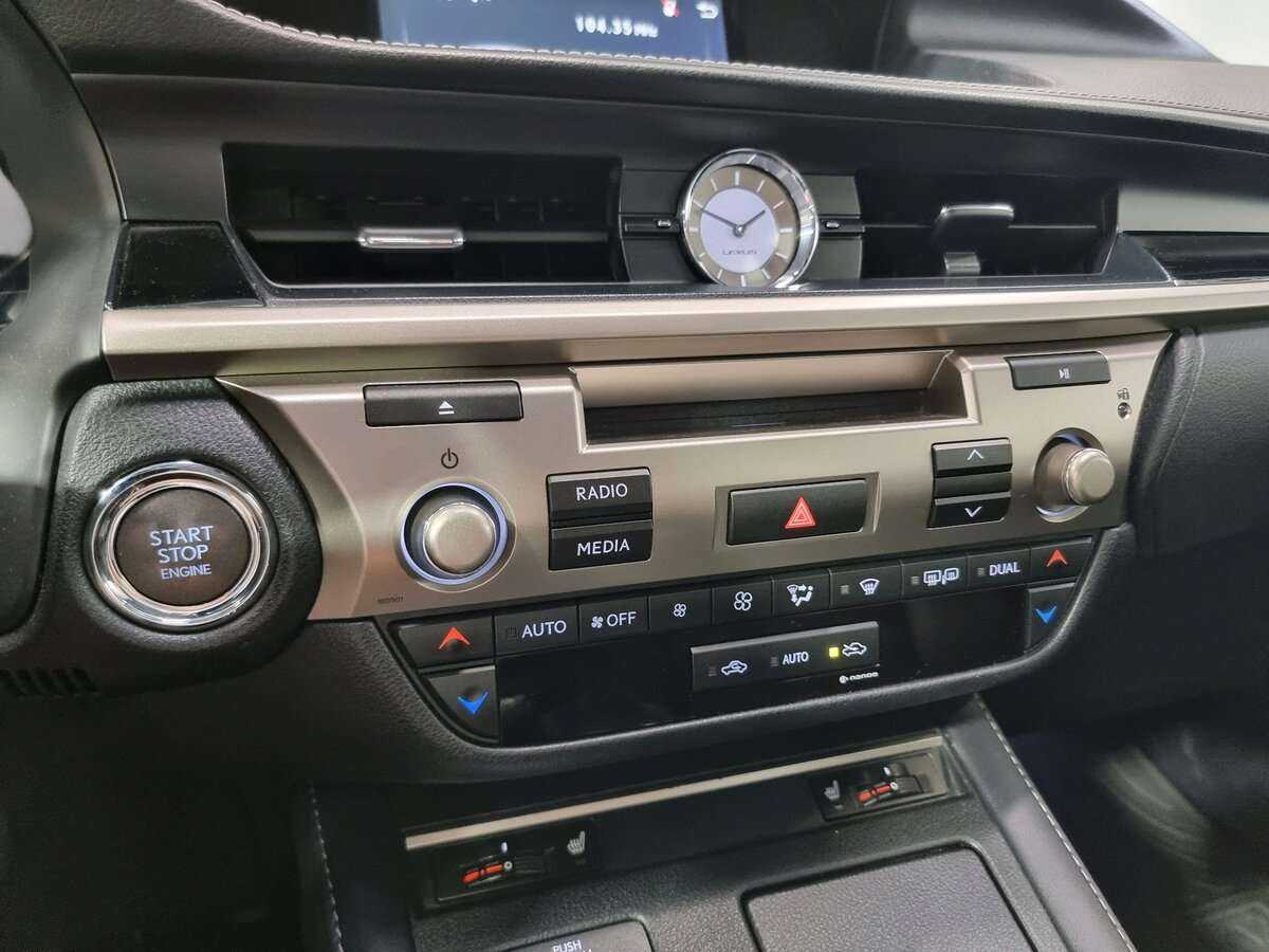 Б/У Лексус ЕС 2016 года. Фото: #19