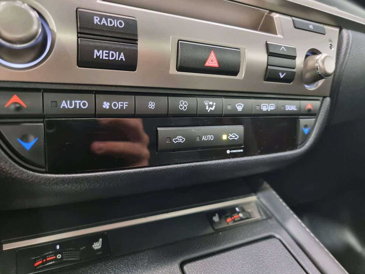 Б/У Лексус ЕС 2016 года. Фото: #20