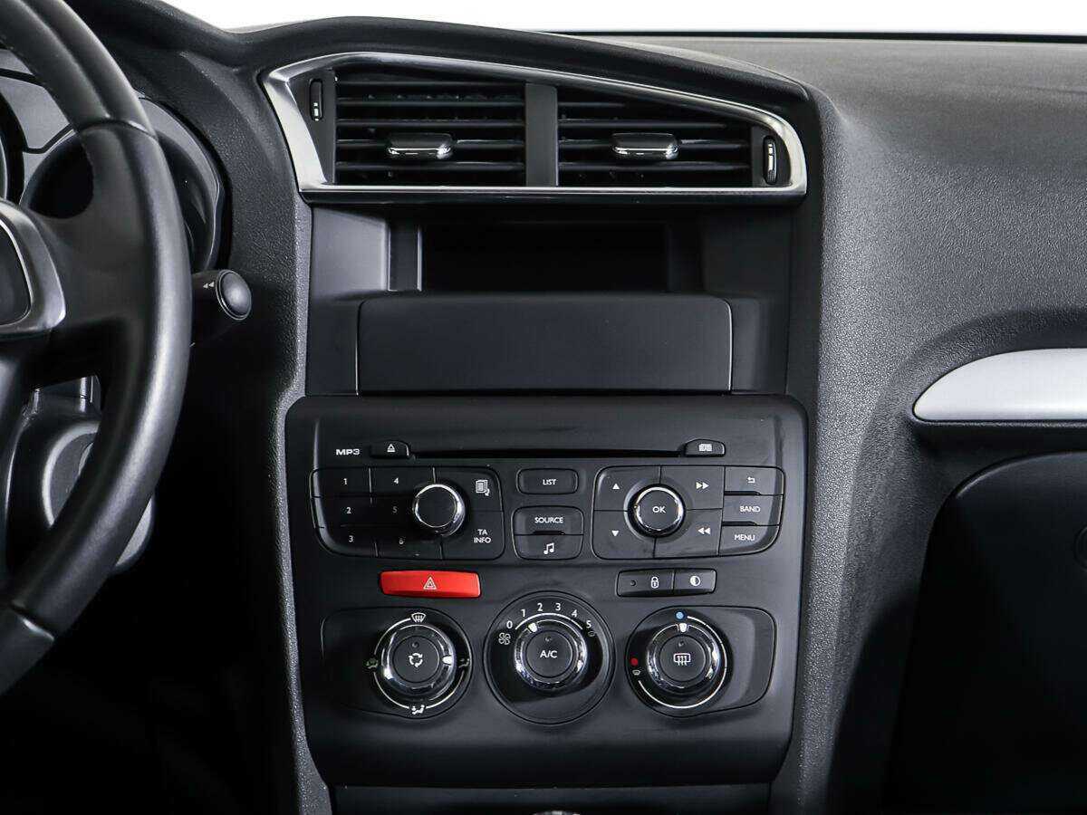 Б/У Ситроен Ц4 2015 года. Фото: #11