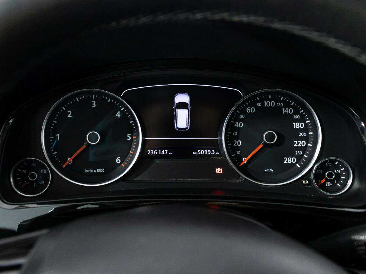 Б/У Фольксваген Туарег 2012 года. Фото: #11