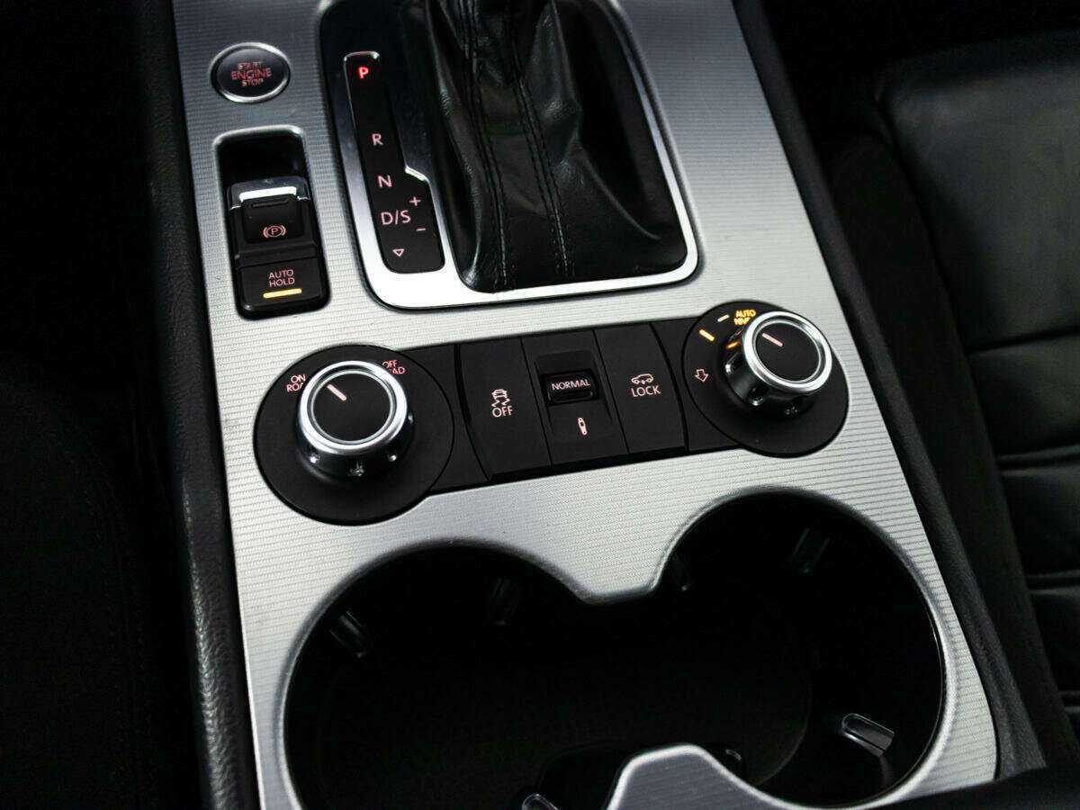 Б/У Фольксваген Туарег 2012 года. Фото: #17