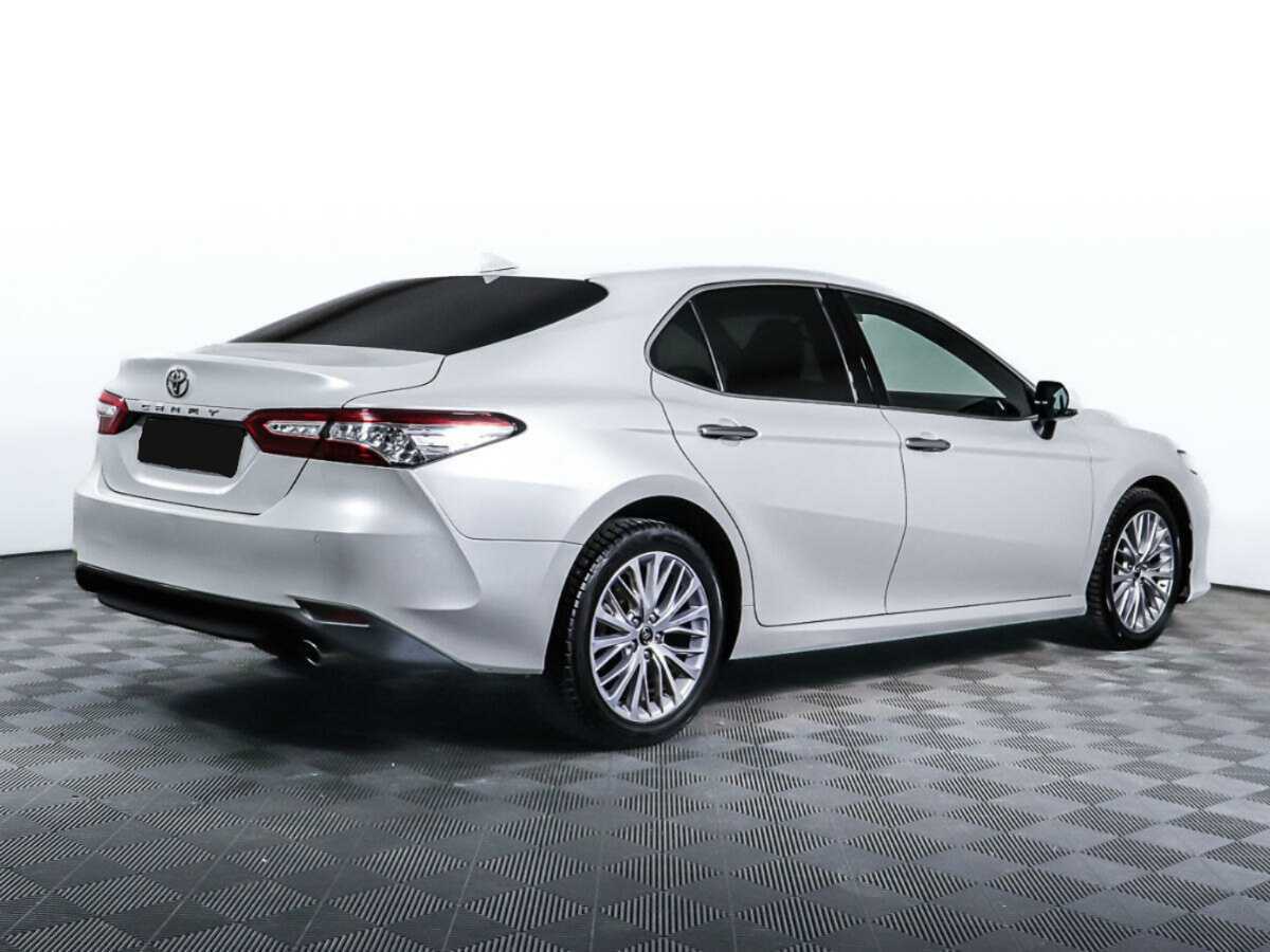 Б/У Тойота Камри 2018 года. Фото: #4