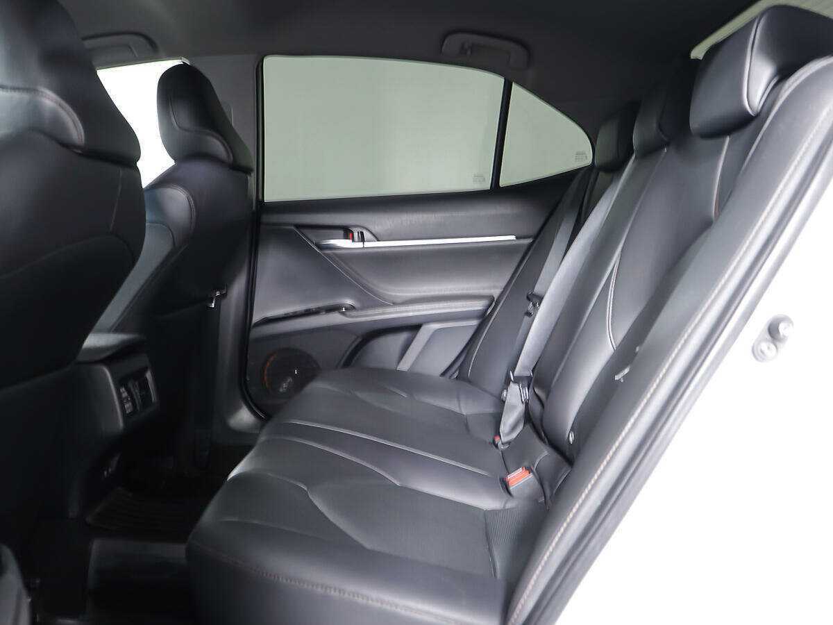 Б/У Тойота Камри 2018 года. Фото: #9