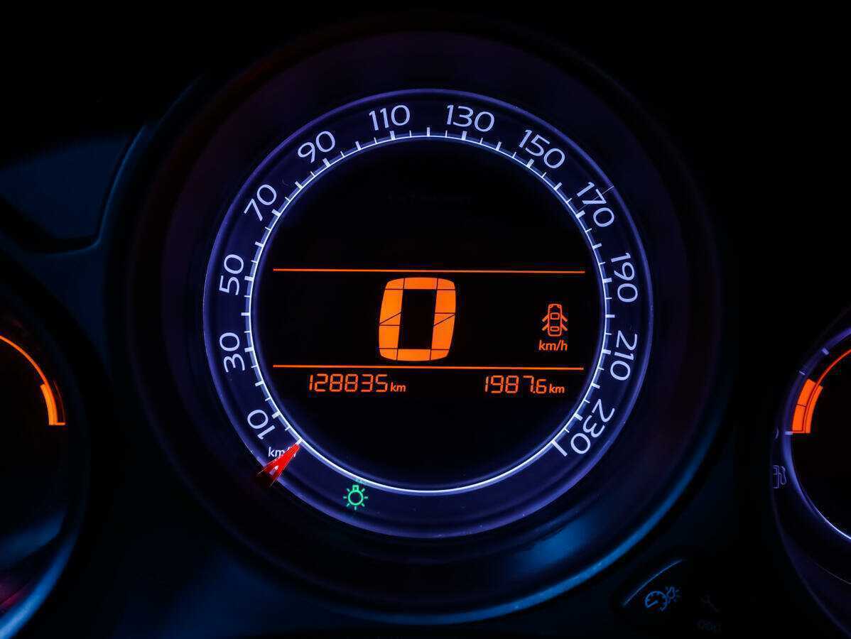 Б/У Ситроен Ц4 2012 года. Фото: #17