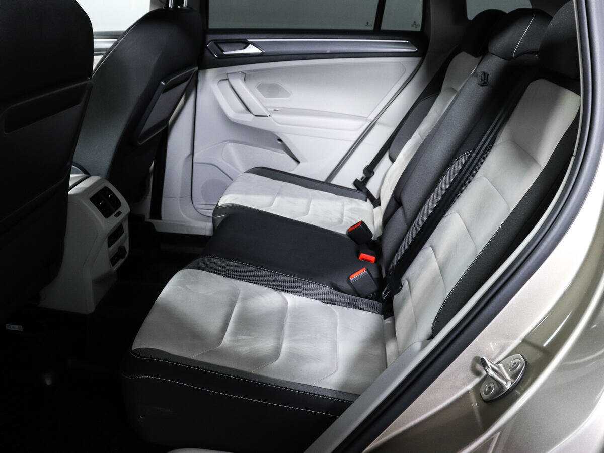 Б/У Фольксваген Тигуан 2018 года. Фото: #9