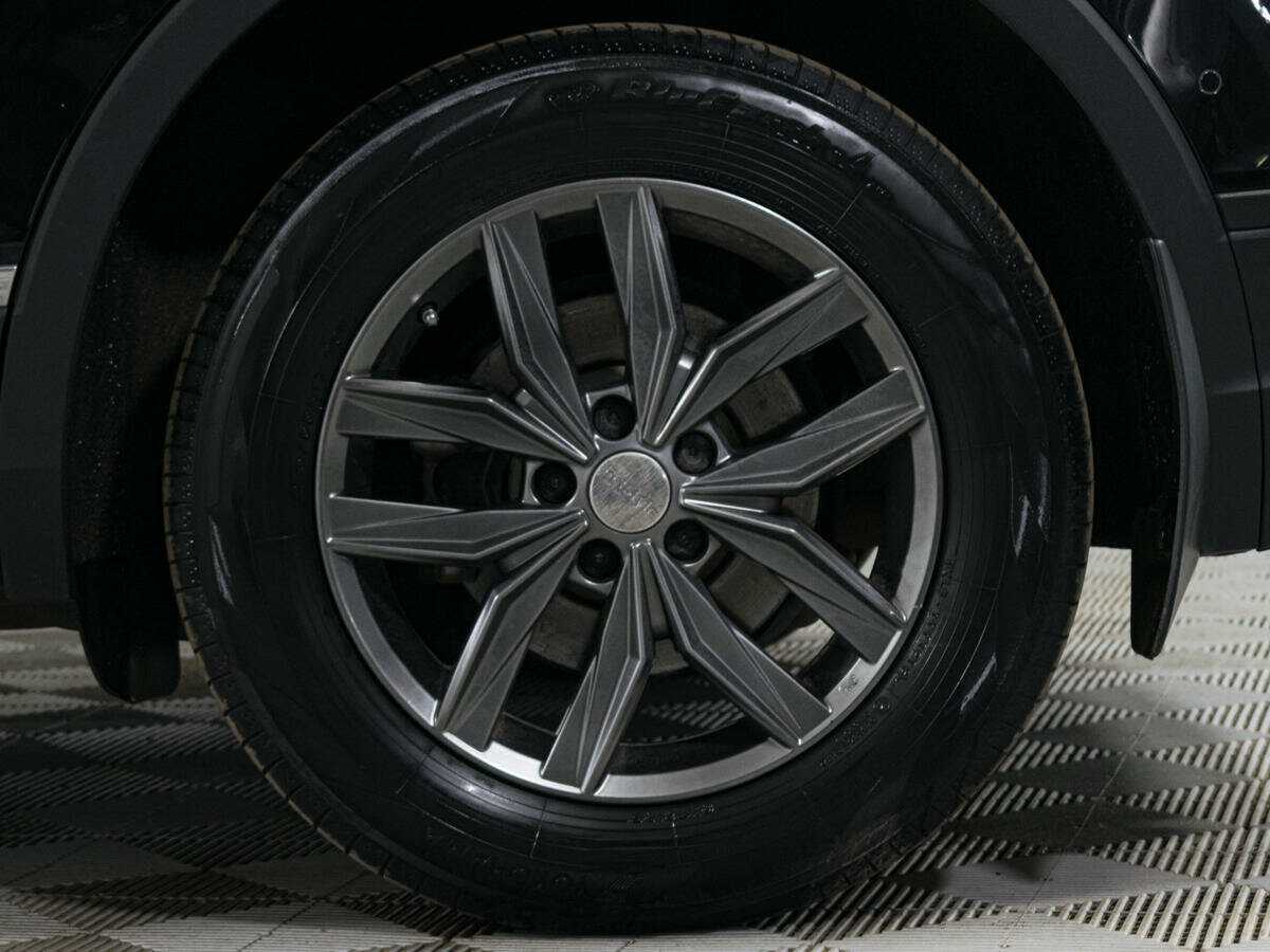 Б/У Фольксваген Тигуан 2018 года. Фото: #18