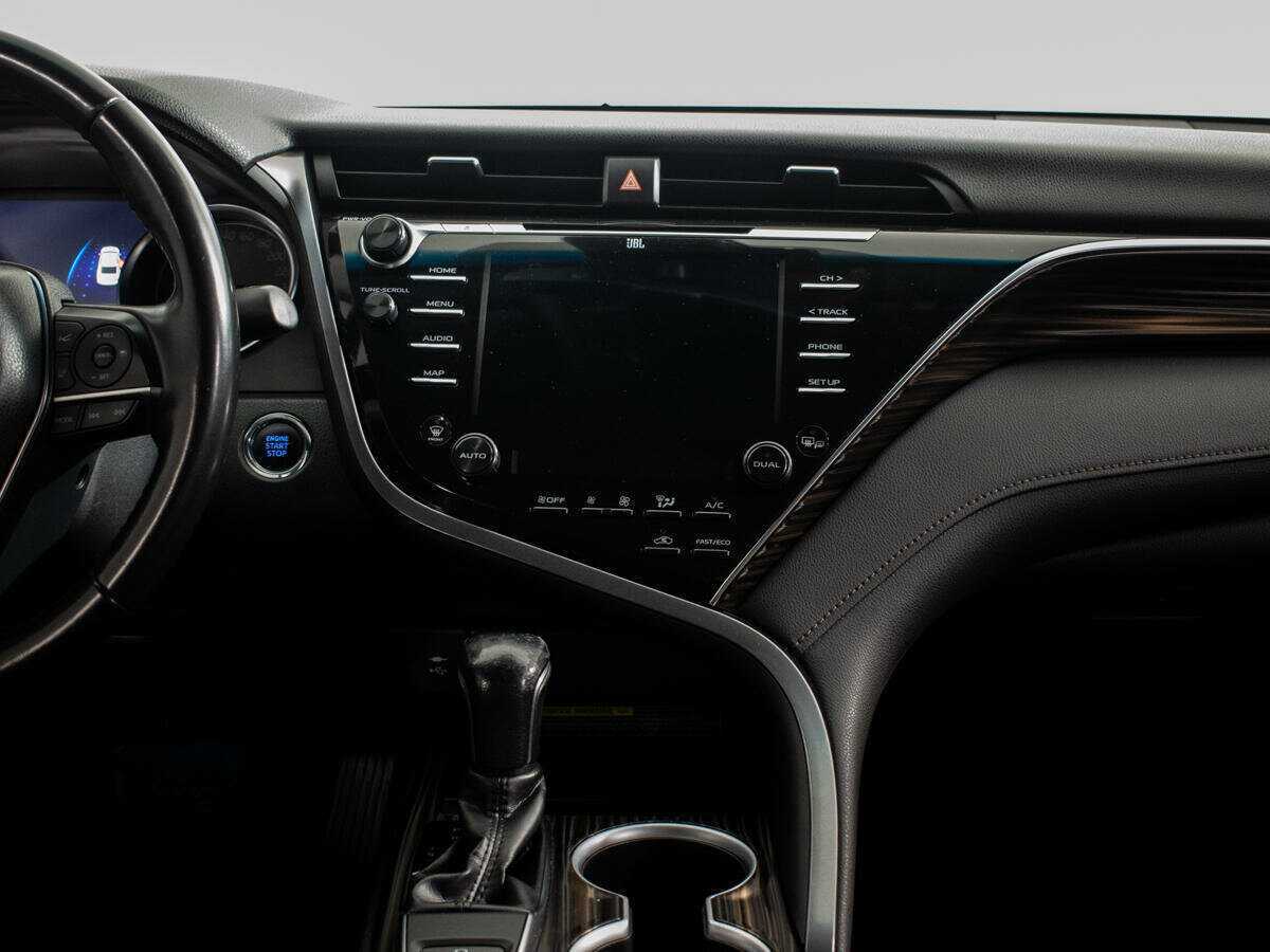 Б/У Тойота Камри 2019 года. Фото: #7