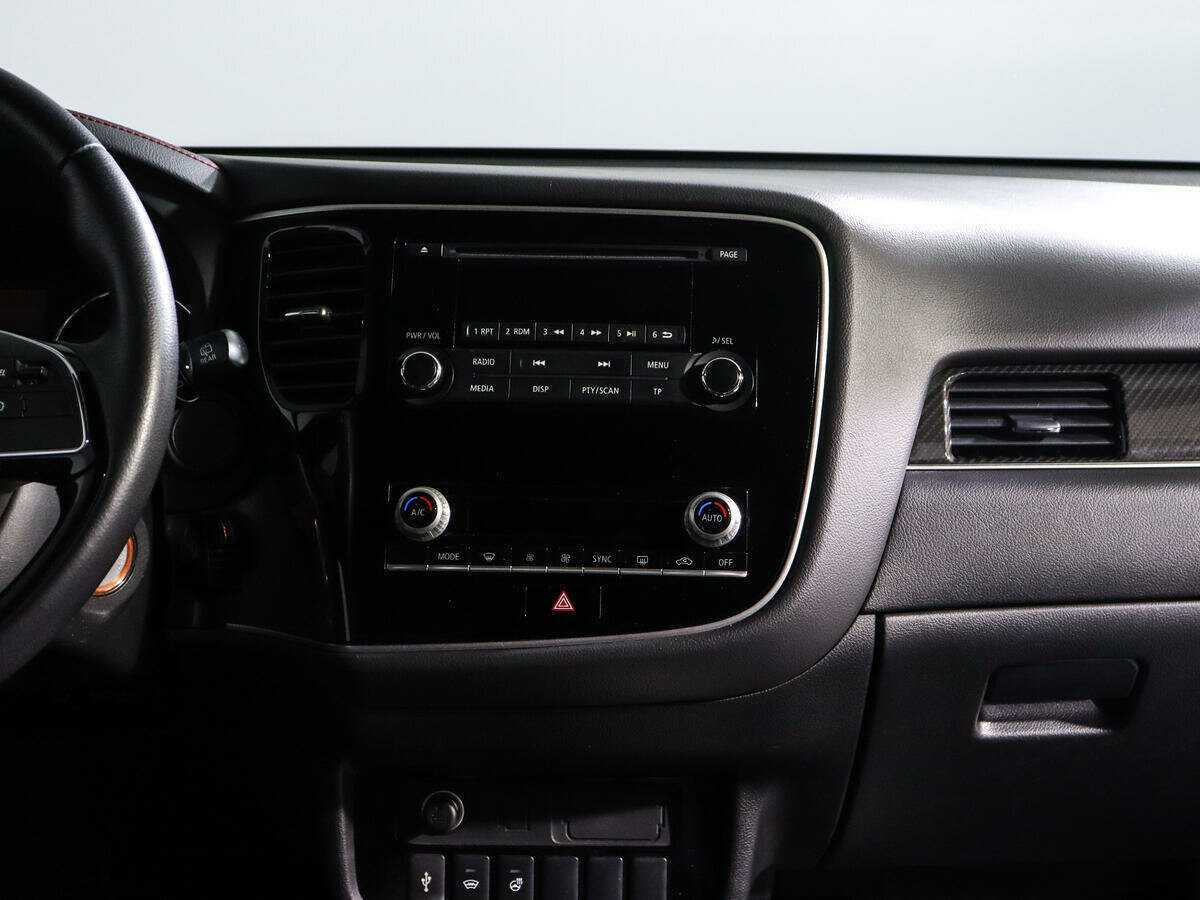 Б/У Митсубиши Оутлэндер 2020 года. Фото: #10